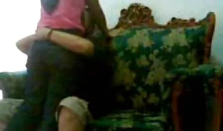 女の子は黒人男性の陰茎の下にお尻を入れる 女性 が 安心 av