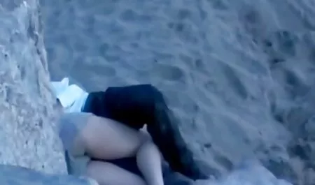白いふしだらな女の猫を舐めるバンダナのゲットーからの黒人と自宅で肛門で彼女を犯した 動画 女性 安心