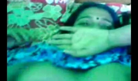女の子はjizzedによってaグループの男 女性 動画 安心