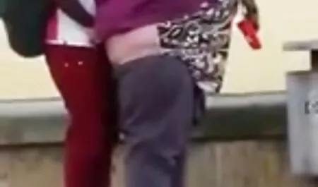 若い女優は、パンティーの穴を通して彼女のLを示しました 女性 安心 動画