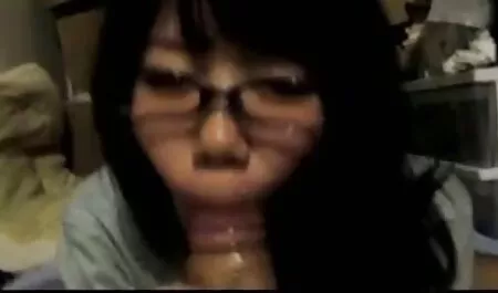 二つのbusty milfs深い吸う男のペニスと唾液分泌そんなに 女性 av 安心