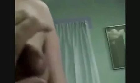青いパンストの金髪は、セックスの前に足で選ばれた人々のファウルを自慰行為をする セックス 無料 安心