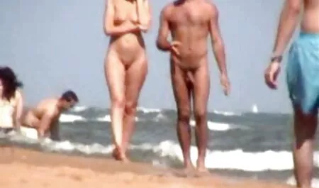 ひげのルームメイトは、彼女の喉とドラッグで女の子を持っていた、大きなコックに猫 女性 アダルト 安心