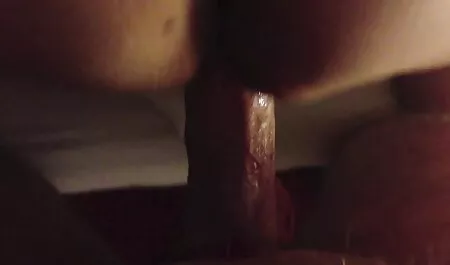 大きなコックを持つ二人の女の子は、カーペットの上に彼のガールフレンドのいくつかと灰色のカバー付きの袋に壊し、剃った セックス 無料 安心