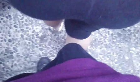 中括弧の女はちょうどお尻に兼だった。 動画 女性 安心