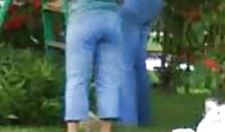 三女の子は大きなコックに完全に爆発しています av 動画 安心