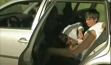 学生はバスルームでお尻を開始し、鏡の前で彼女の猫にボルトを置きます 女性 アダルト 安心
