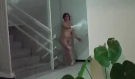 人形は癌の姿勢で恋人と格子縞のスカートをドレスアップ エッチ 動画 安心