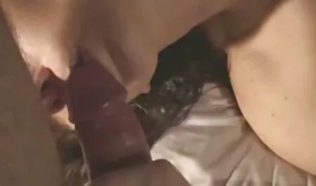 パートナーの陰茎に猫を踊る壊れやすい女の子と鋳造で彼に癌を与える 女性 でも 安心 無料 av
