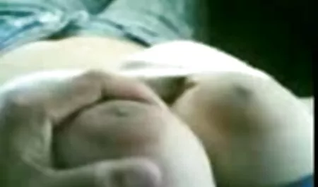 自分の顔を見ずに壁に穴を通して見知らぬ人の膣にチェコのタックパンツ 安心 女性 動画